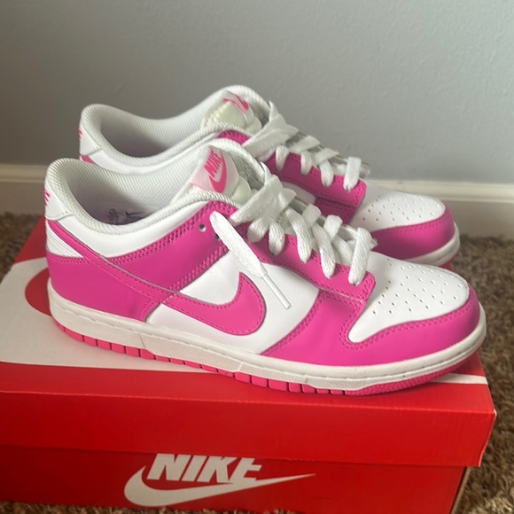 Nike Dunks Fuchsia and White - Picture 4 of 11